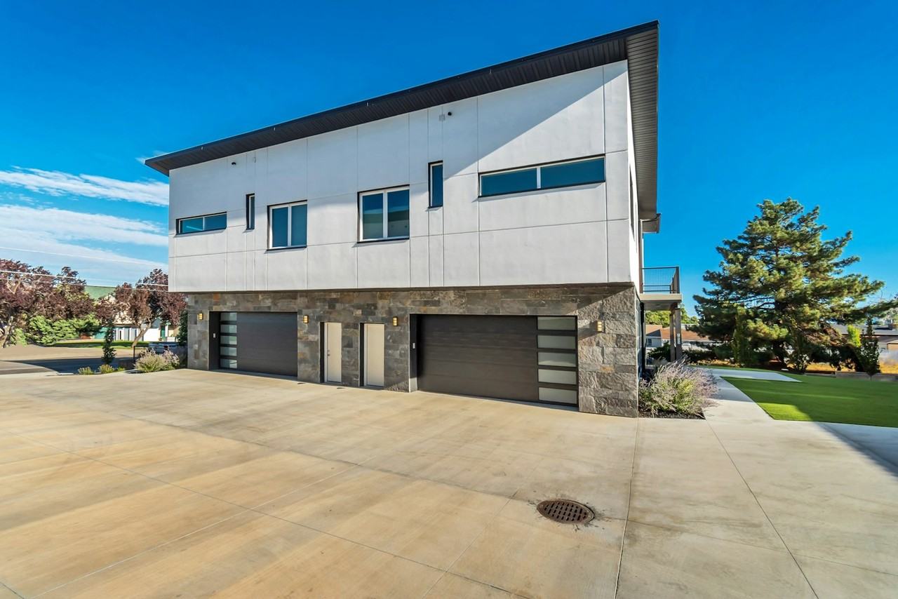 7033 South 300 East - Photo 3 of 23
