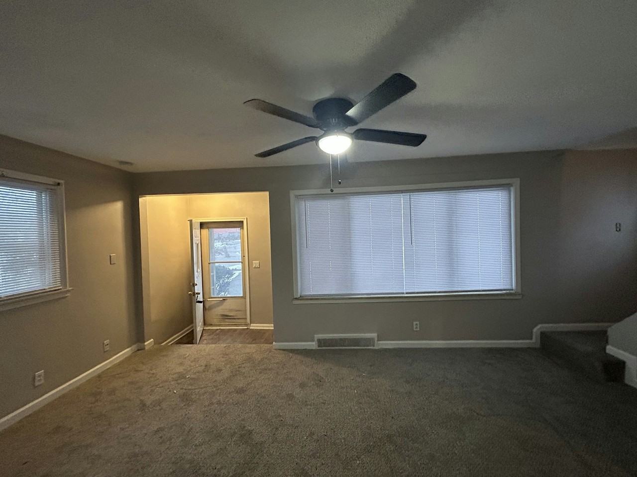 15545 Woodbine Avenue - Photo 4 of 6