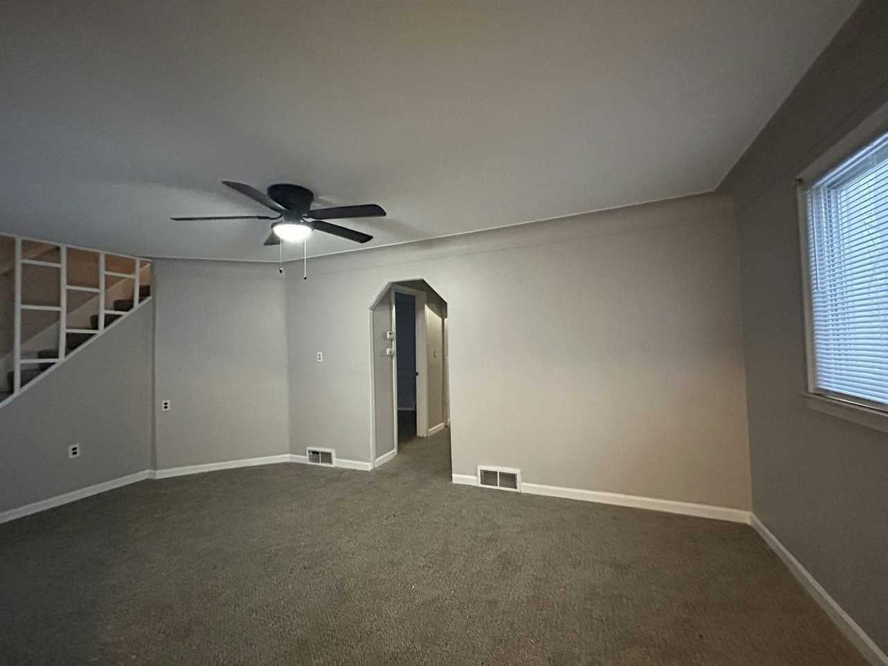 15545 Woodbine Avenue - Photo 5 of 6