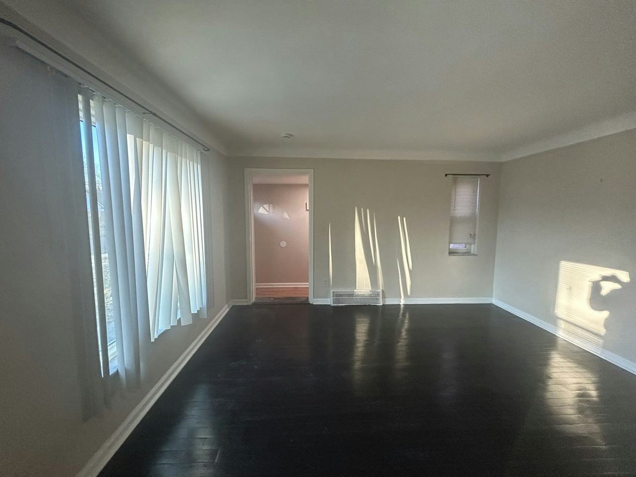 18000 Pinehurst Street - Photo 7 of 20