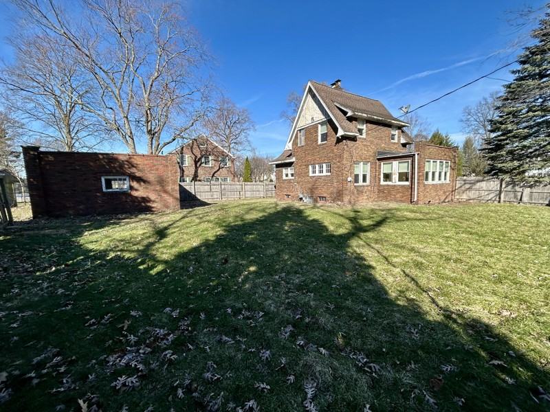 1407 Strong Ave - Photo 4 of 13