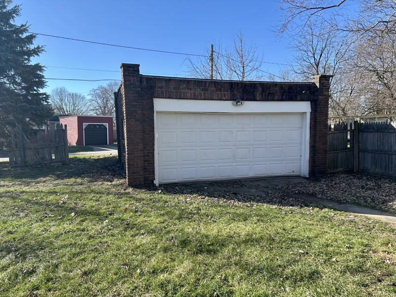 1407 Strong Ave - Photo 5 of 13