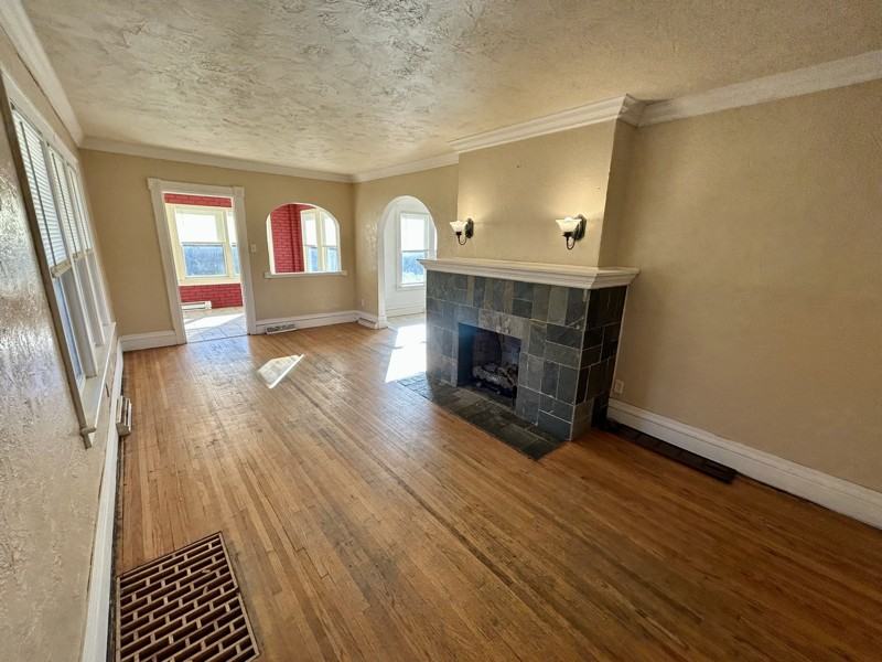 1407 Strong Ave - Photo 6 of 13