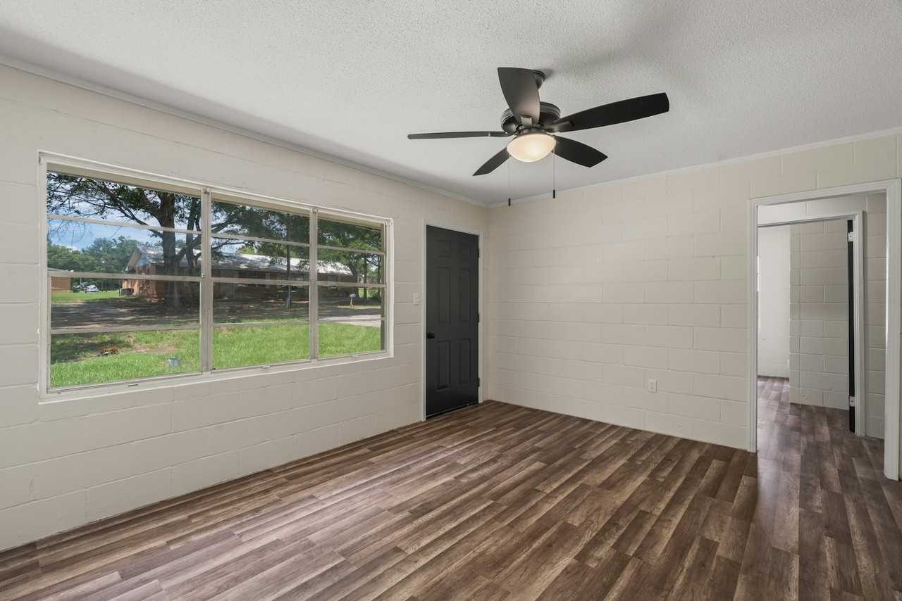 34 Princess Court - Photo 2 of 11