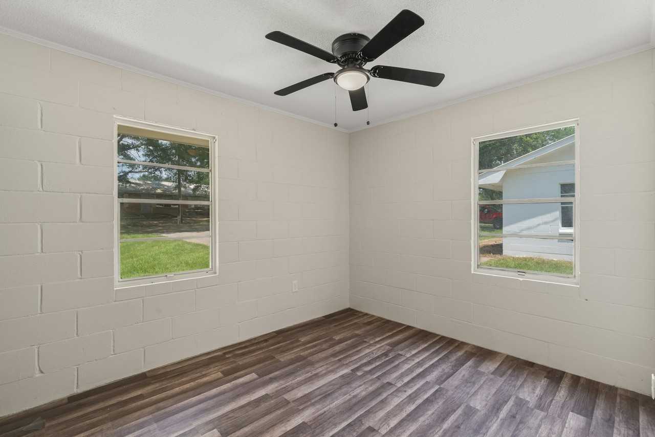 34 Princess Court - Photo 7 of 11