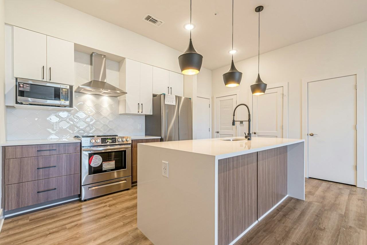 112 Rogers Street Northeast, Unit 601 - Photo 3 of 32