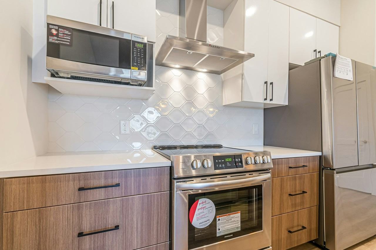 112 Rogers Street Northeast, Unit 601 - Photo 4 of 32