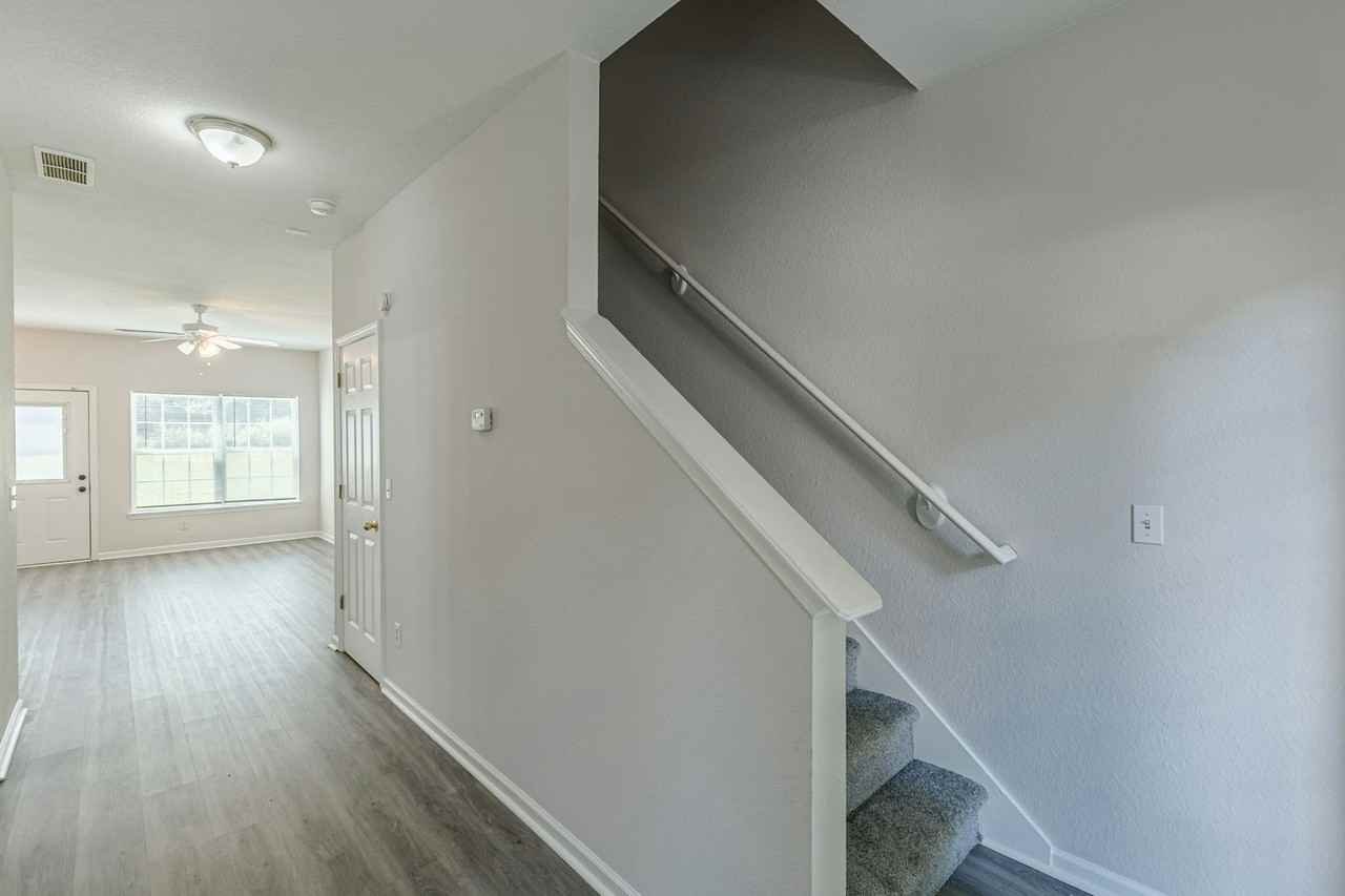 274 Brookview Drive - Photo 5 of 50