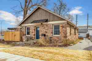 featured image of 2738 Pine St