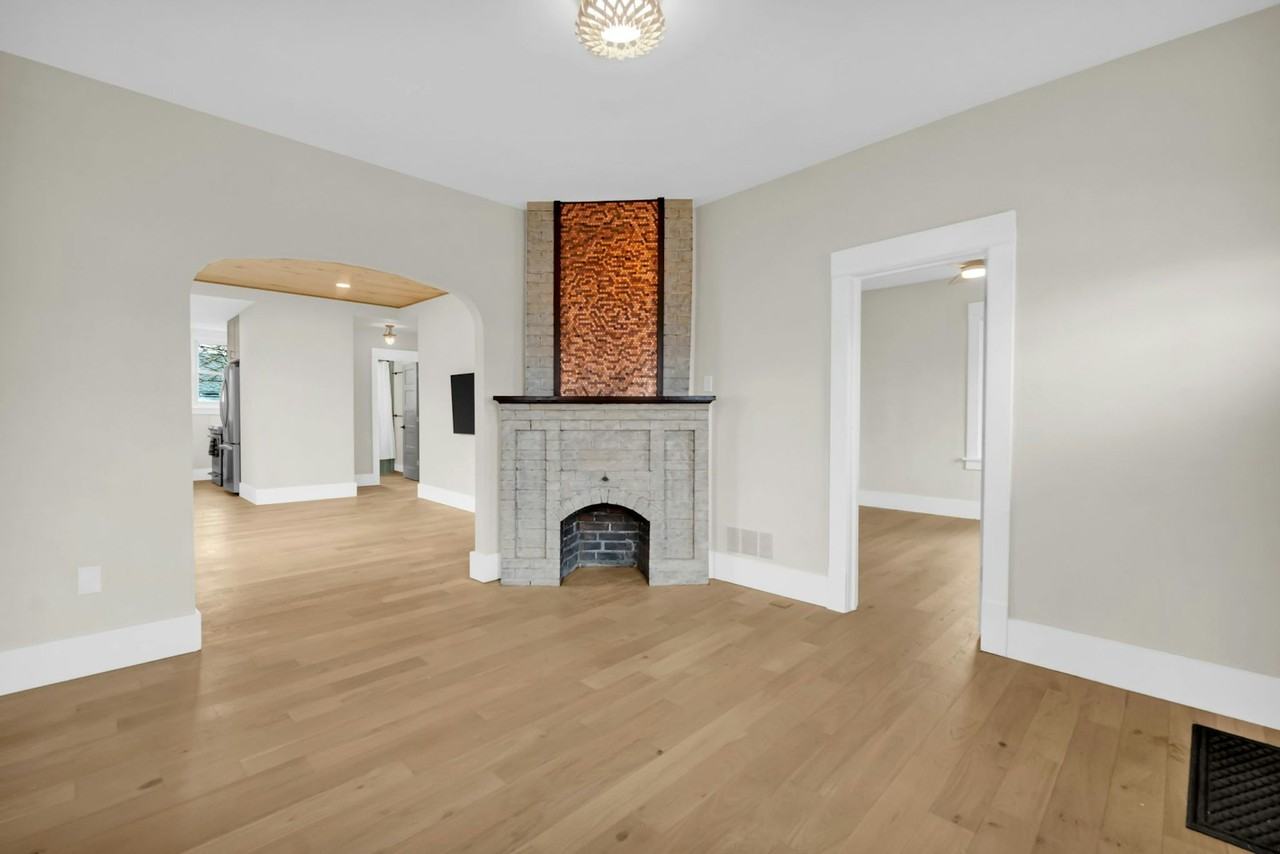 2738 Pine Street - Photo 2 of 15