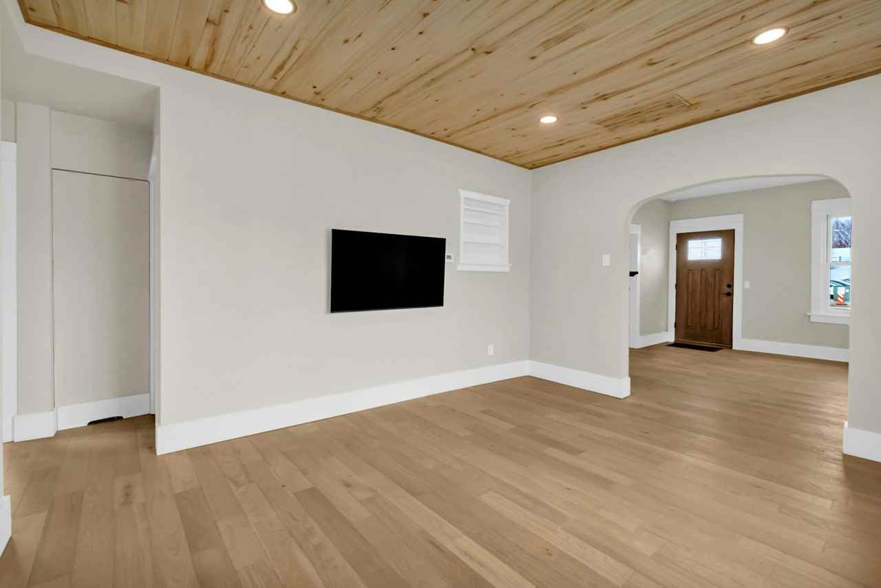 2738 Pine Street - Photo 3 of 15