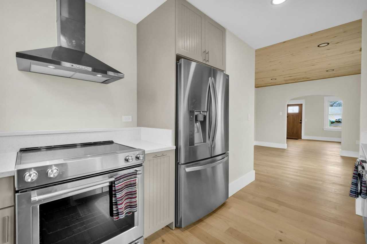 2738 Pine Street - Photo 7 of 15