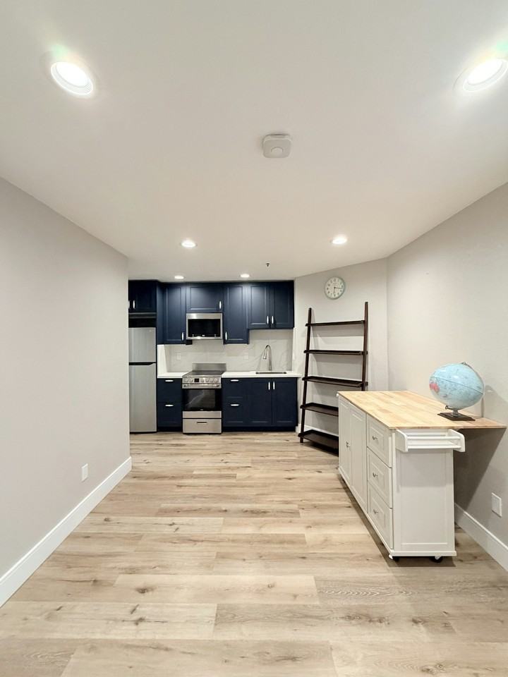 1622 Altamont Circle - Photo 3 of 7