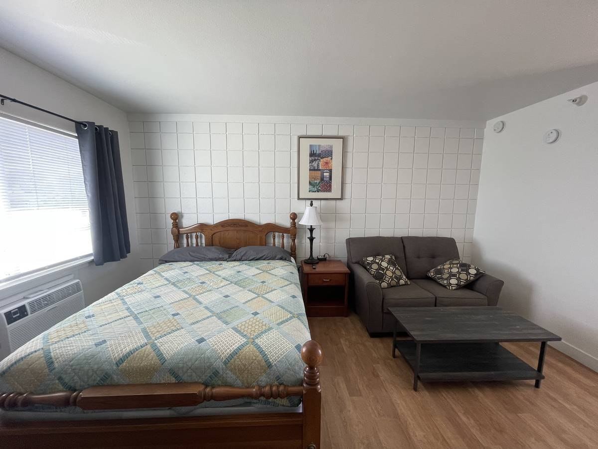 601 East North Street, Unit Studio A - Photo 2 of 8