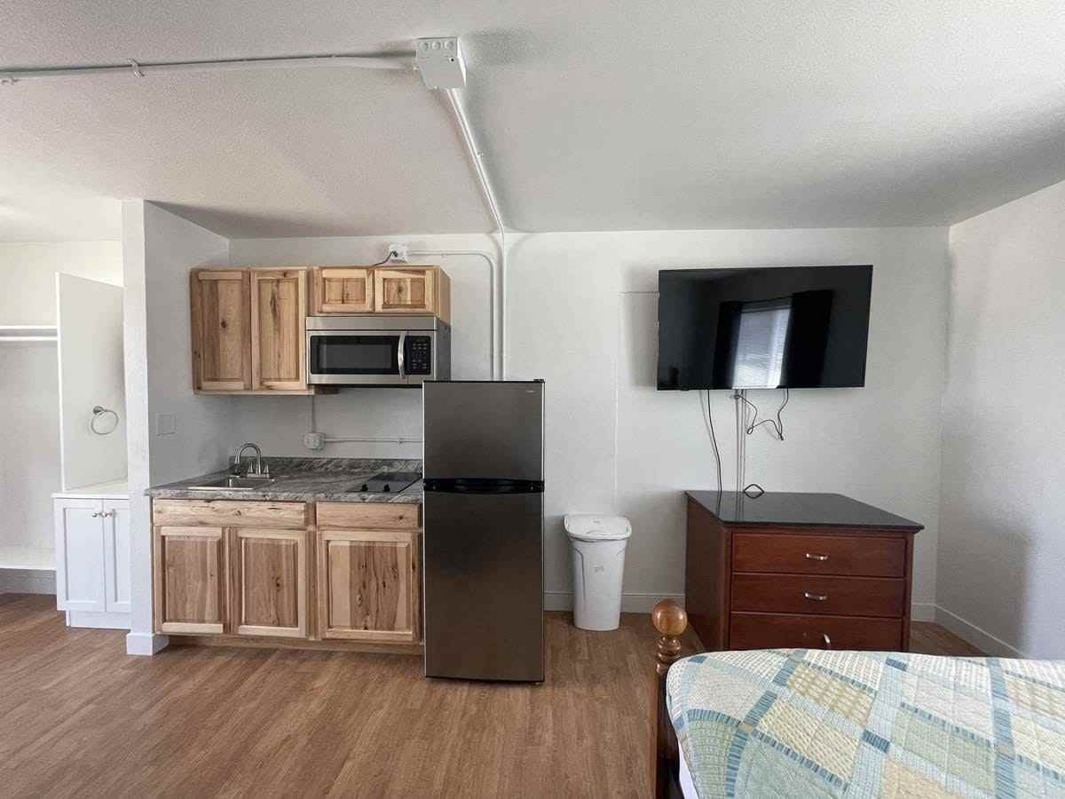 601 East North Street, Unit Studio A - Photo 4 of 8