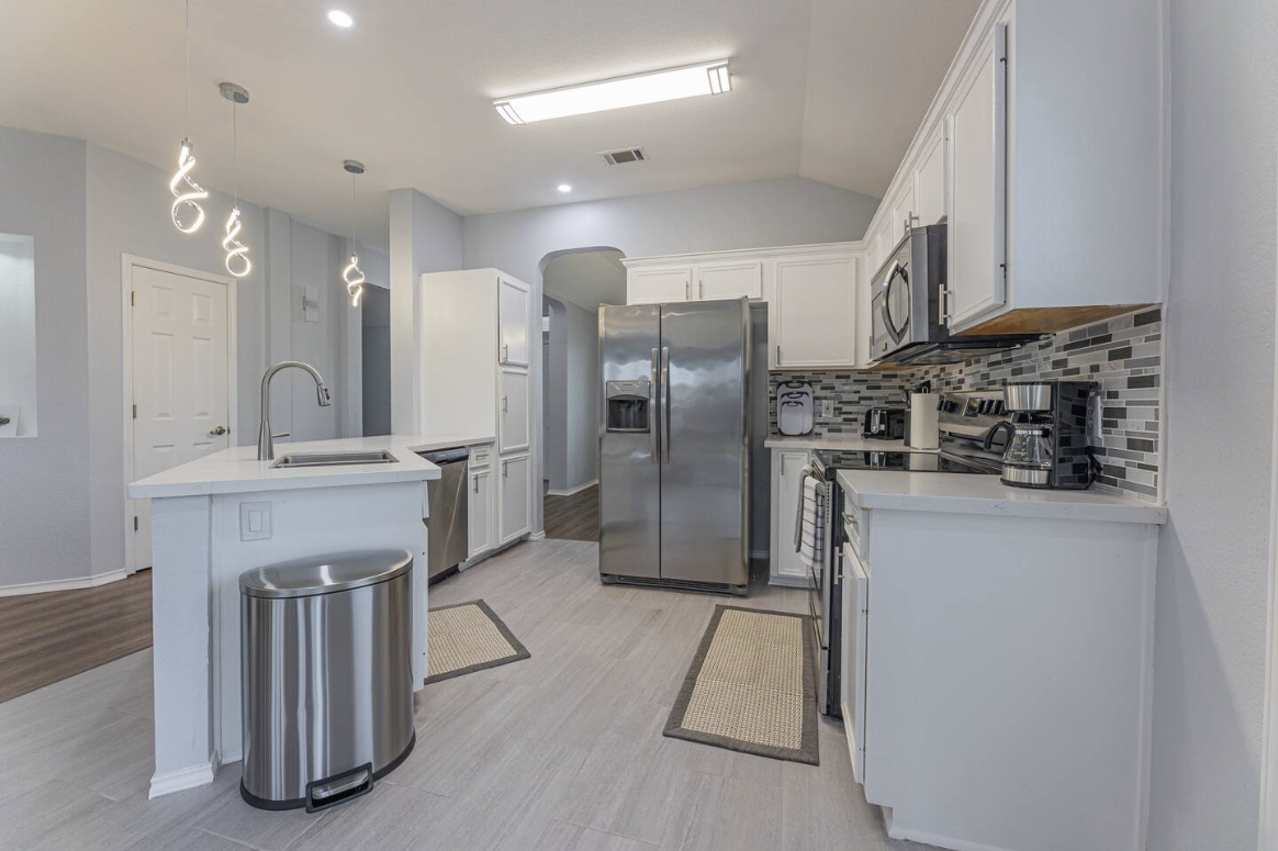 801 Mustang Trail - Photo 7 of 28