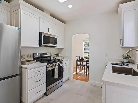 942 Talbart St - Photo 6 of 9