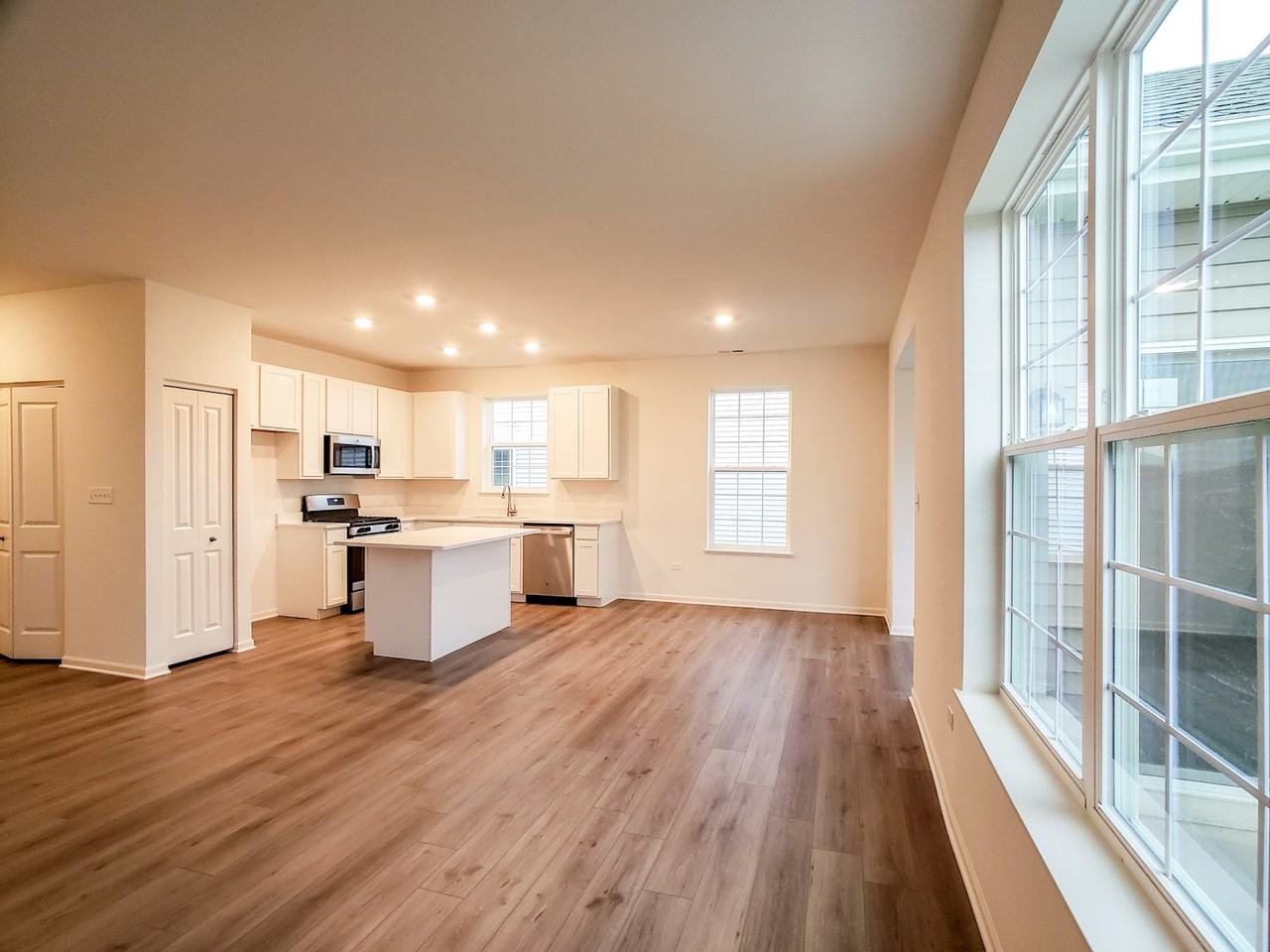 14347 Clover Avenue - Photo 3 of 15