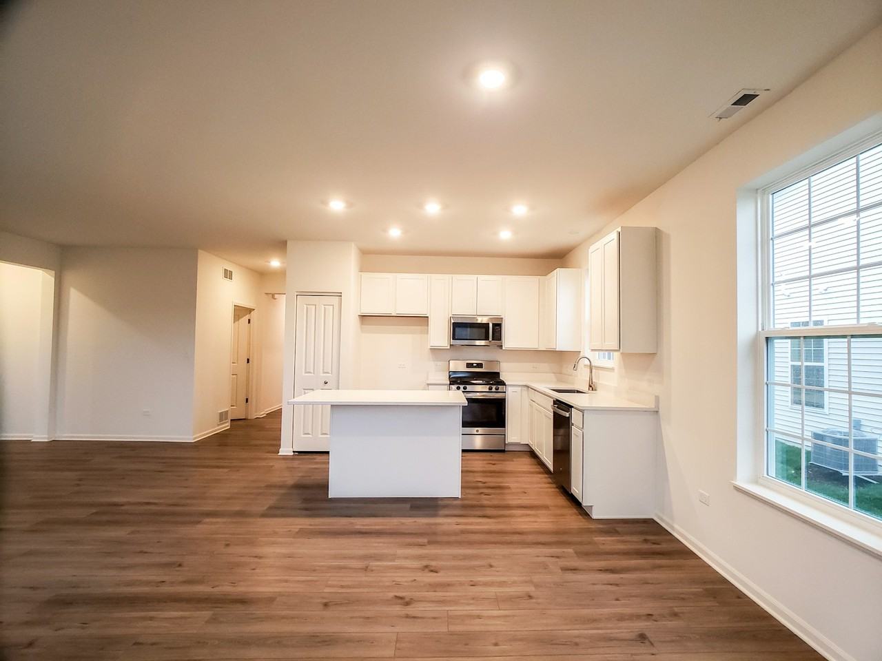 14347 Clover Avenue - Photo 7 of 15