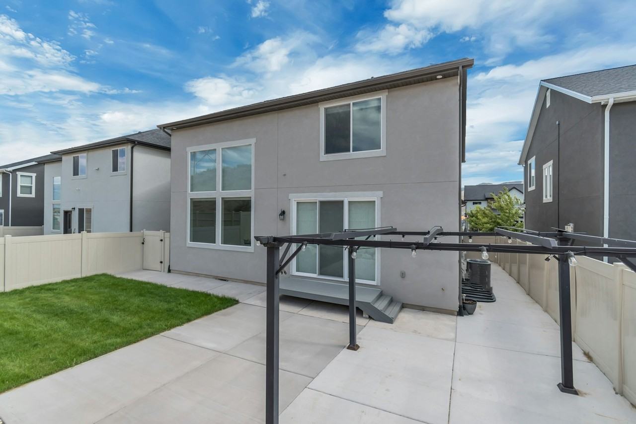 1316 West Quailhill Road, Unit Upstairs - Photo 4 of 25