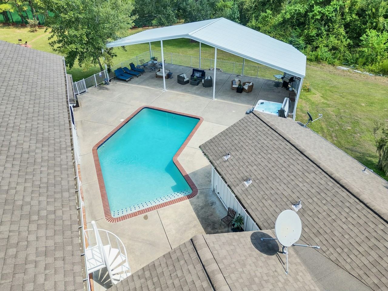 8402 Matthews Ln, Unit 1 - Photo 4 of 50