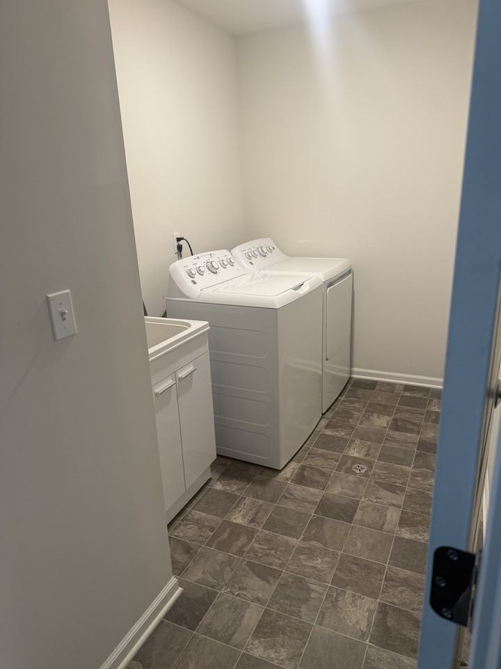 8692 Pioneer St - Photo 2 of 20