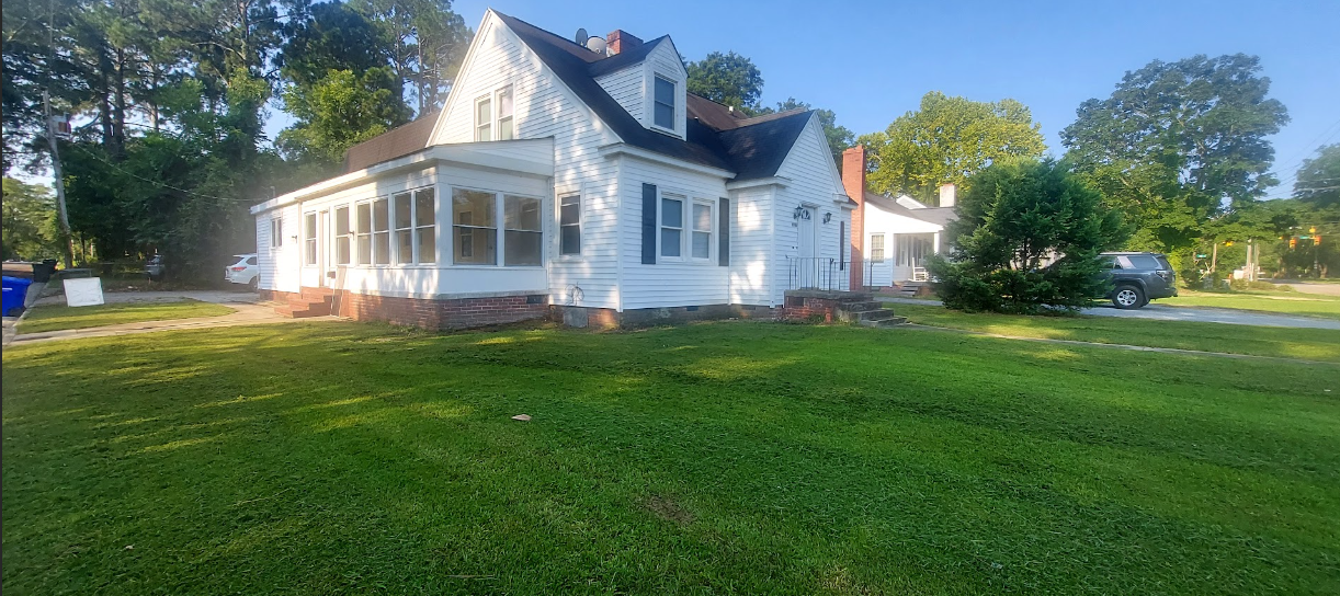 1708 E 4th St - Photo 2 of 20