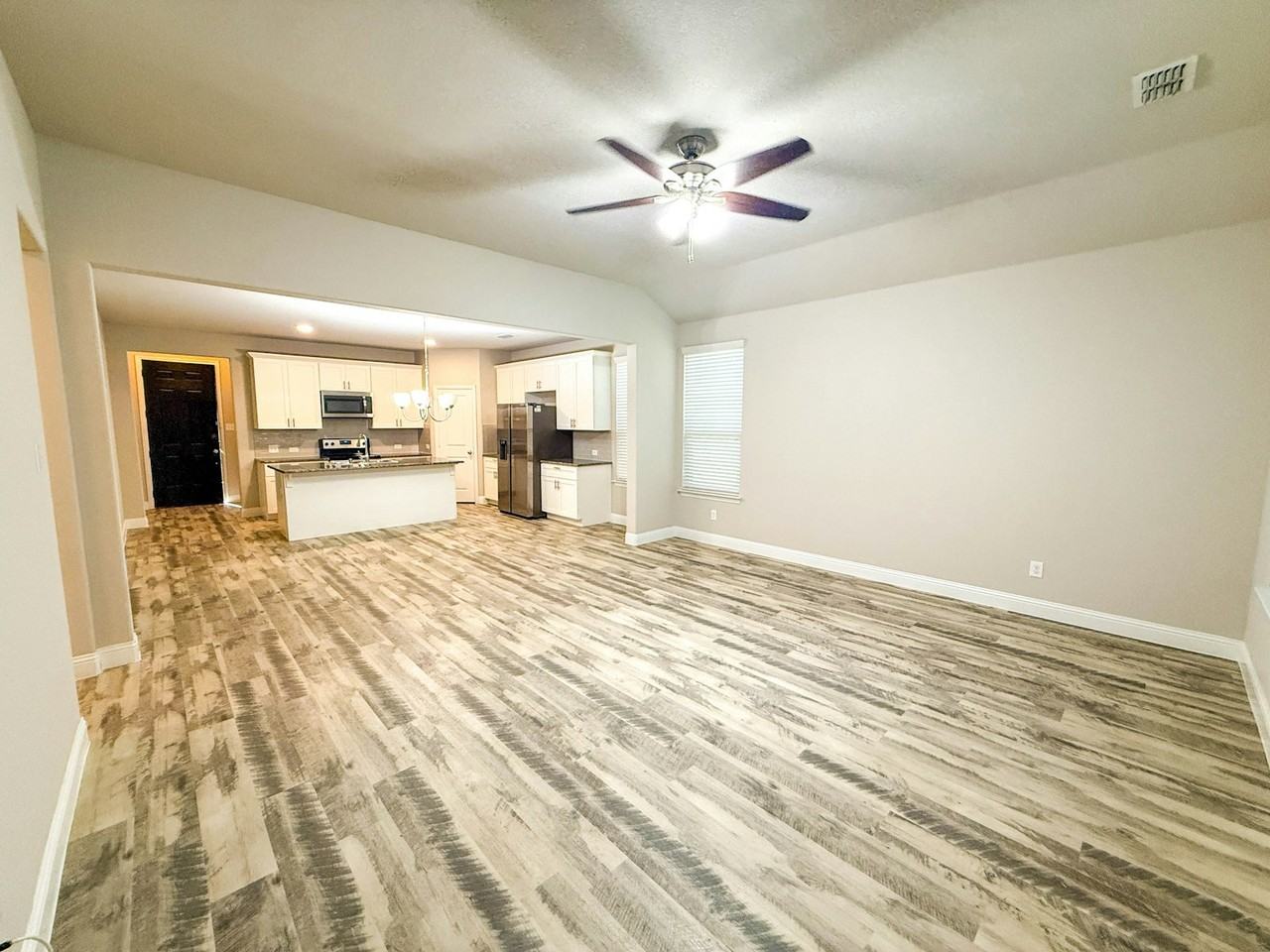 2620 Empire Street - Photo 2 of 14