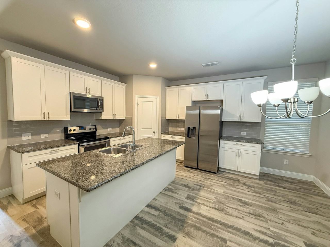 2620 Empire Street - Photo 4 of 14