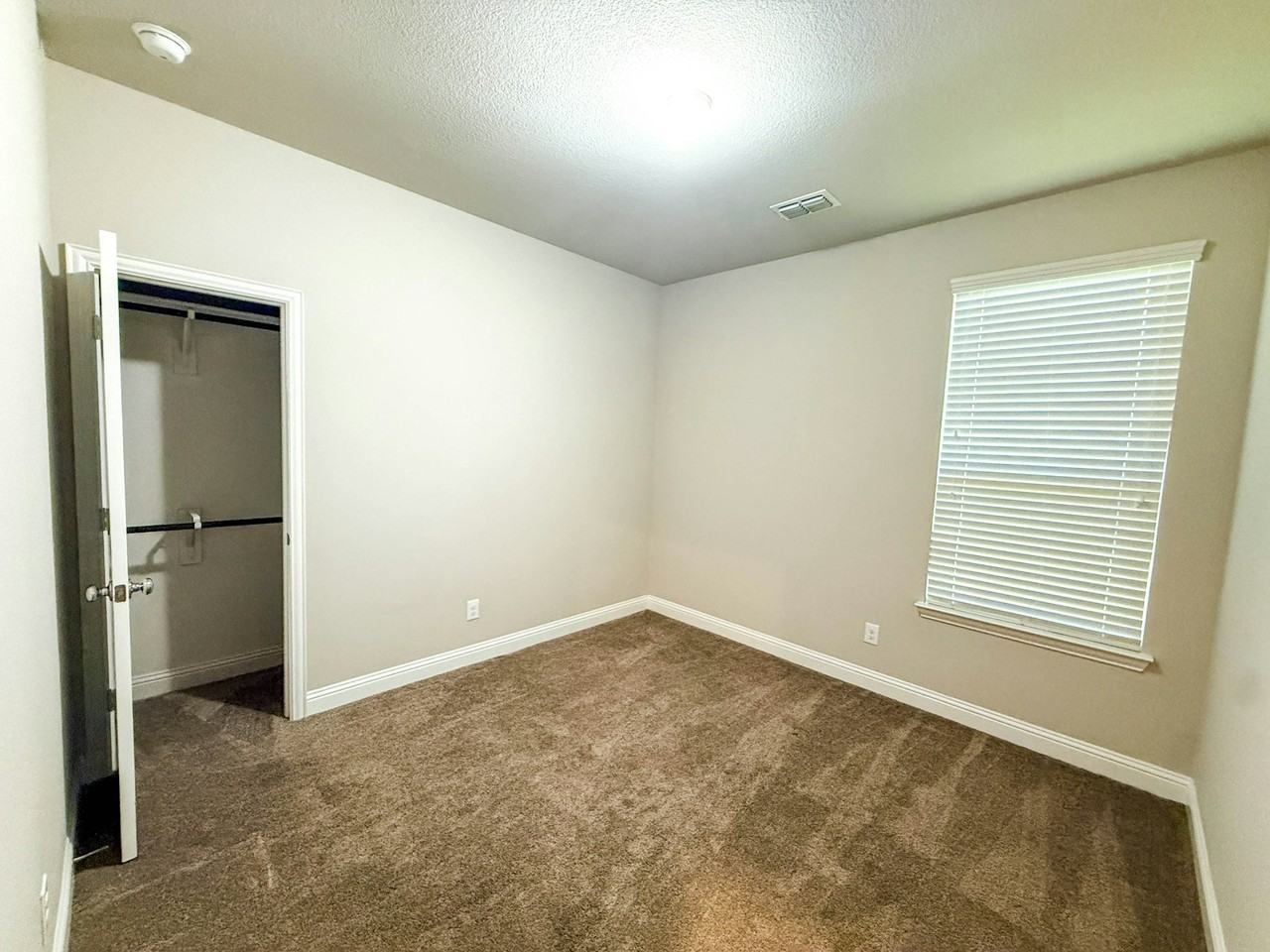 2620 Empire Street - Photo 7 of 14