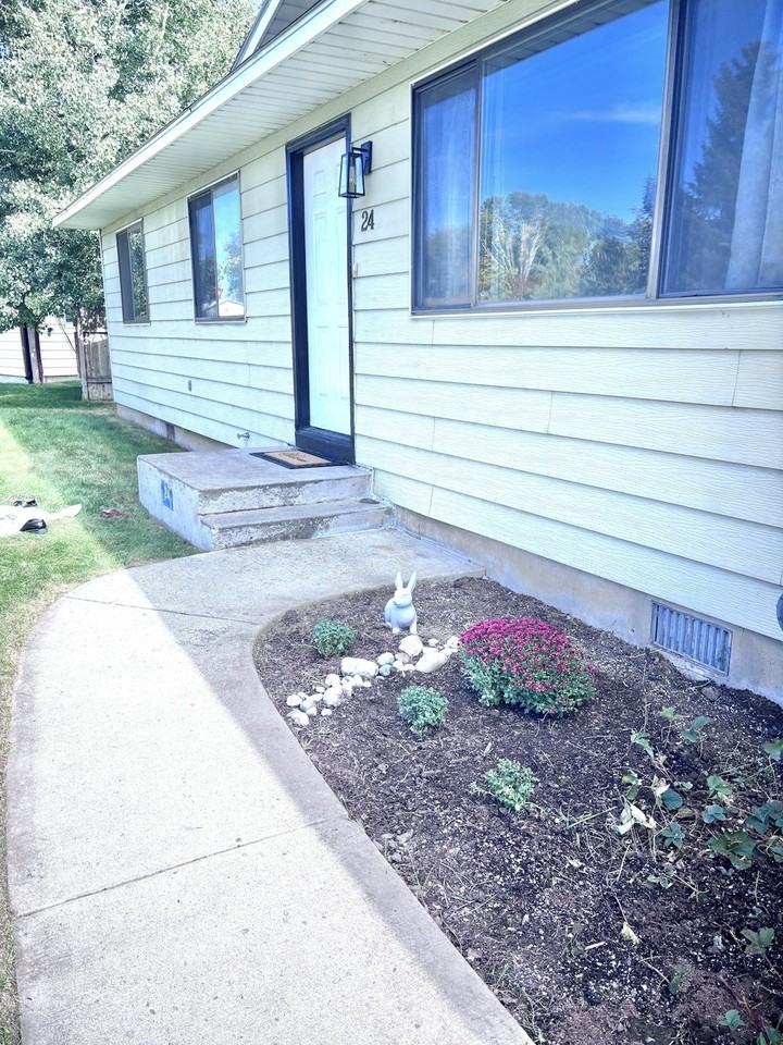 24 Jaxson Dr - Photo 2 of 17