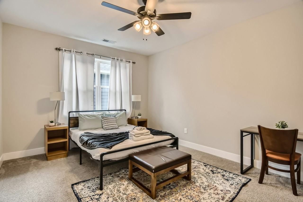 125 Lewis Street, Unit Private Bedroom 3 - Photo 3 of 20