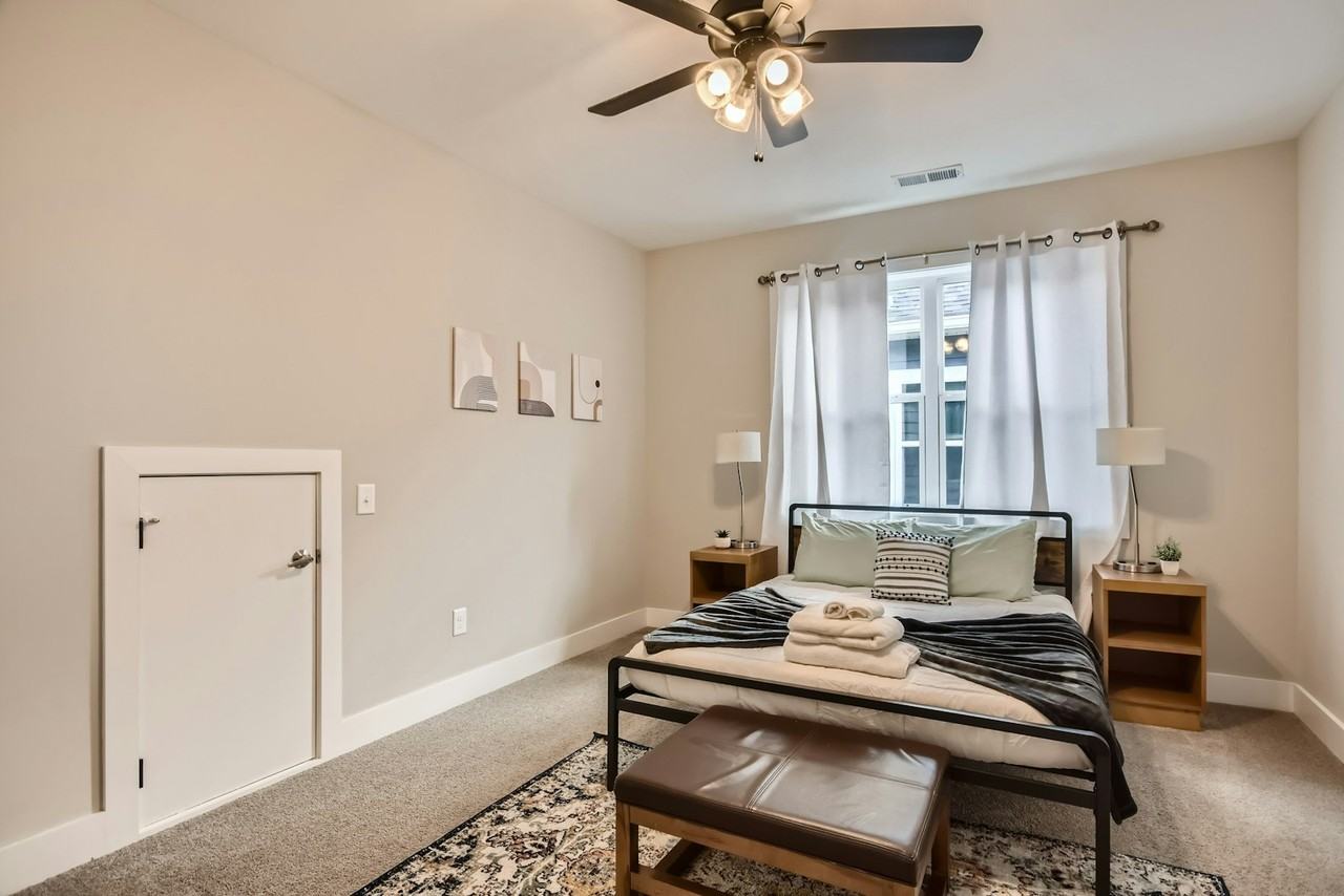 125 Lewis Street, Unit Private Bedroom 3 - Photo 4 of 20