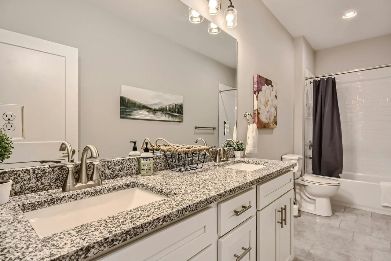 125 Lewis Street, Unit Private Bedroom 3 - Photo 5 of 20