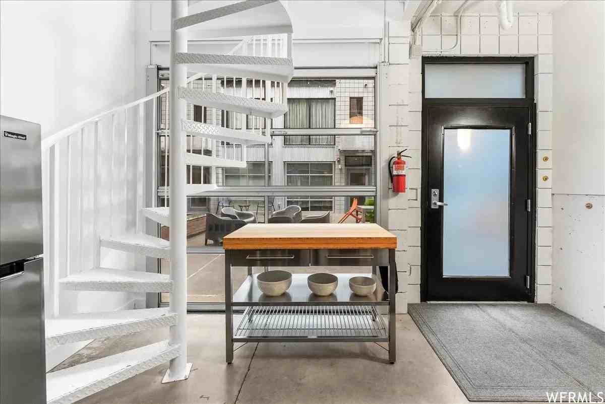 360 West Broadway, Unit 206 - Photo 5 of 14