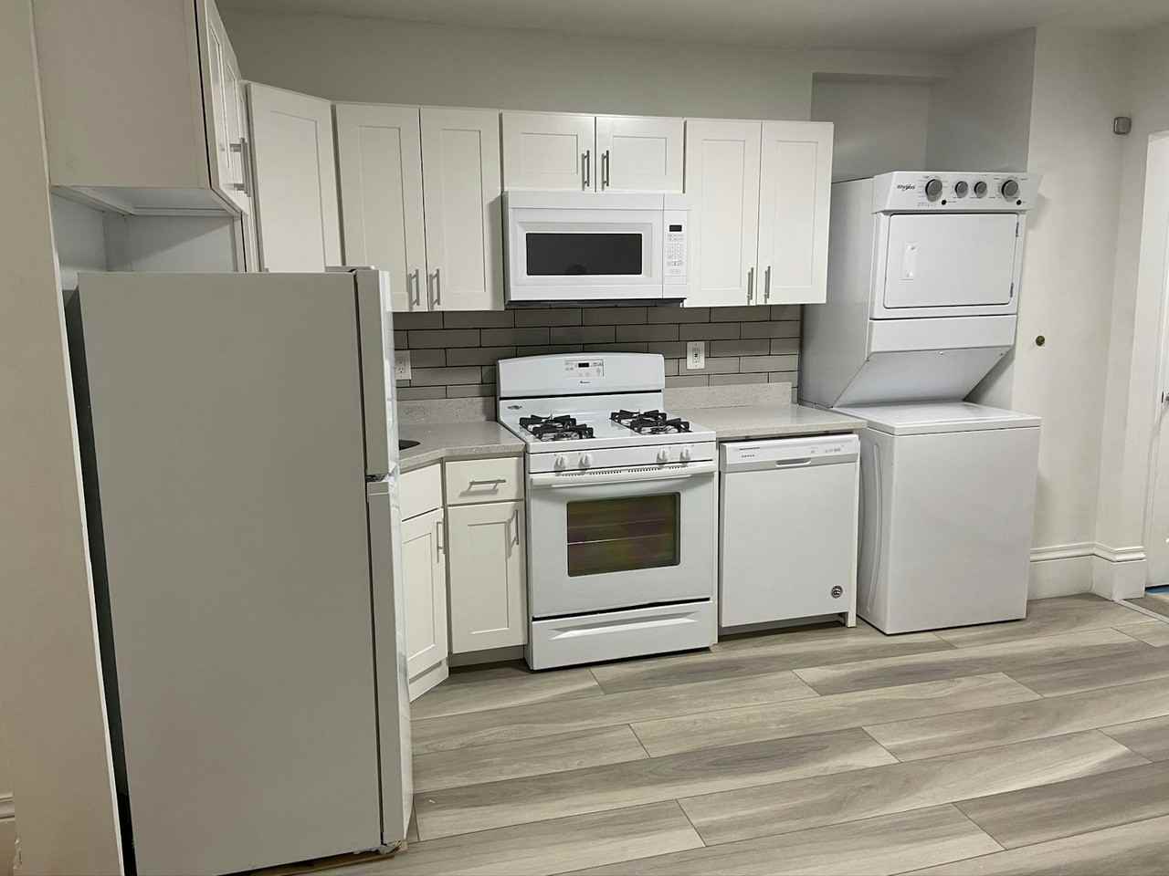 252 Windsor Street, Unit 3 - Photo 2 of 8