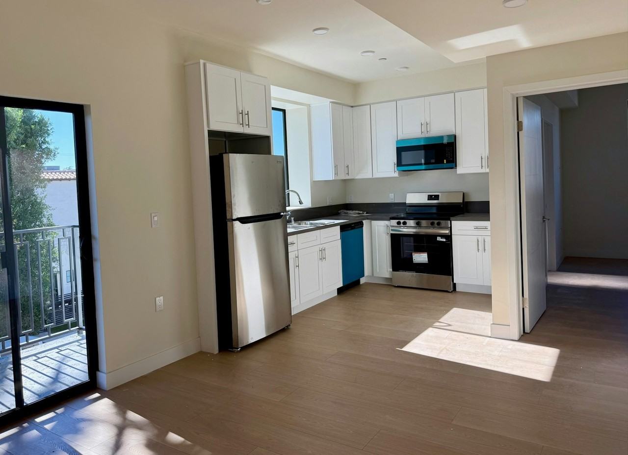14535 Weddington Street, Unit 1BD C-Model - Photo 3 of 14