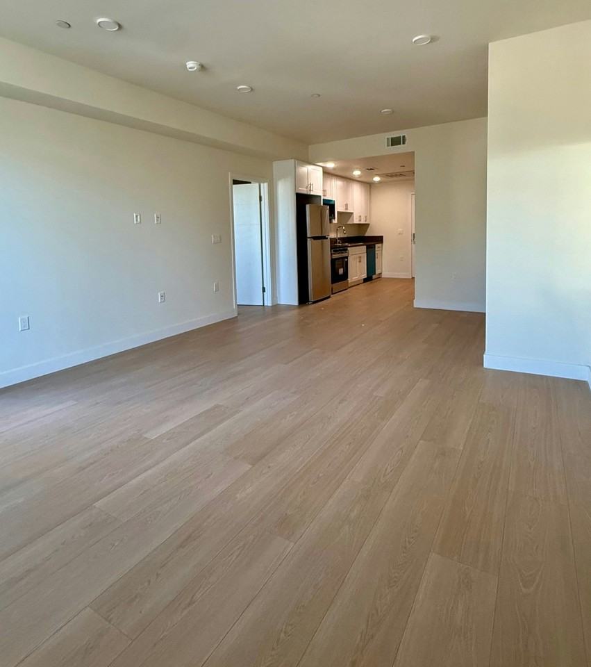 14535 Weddington Street, Unit 1BD - A Model - Photo 5 of 19