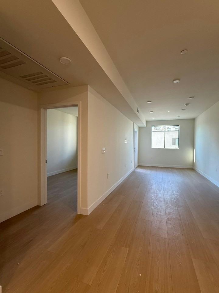 14535 Weddington Street, Unit 1BD - A Model - Photo 7 of 19