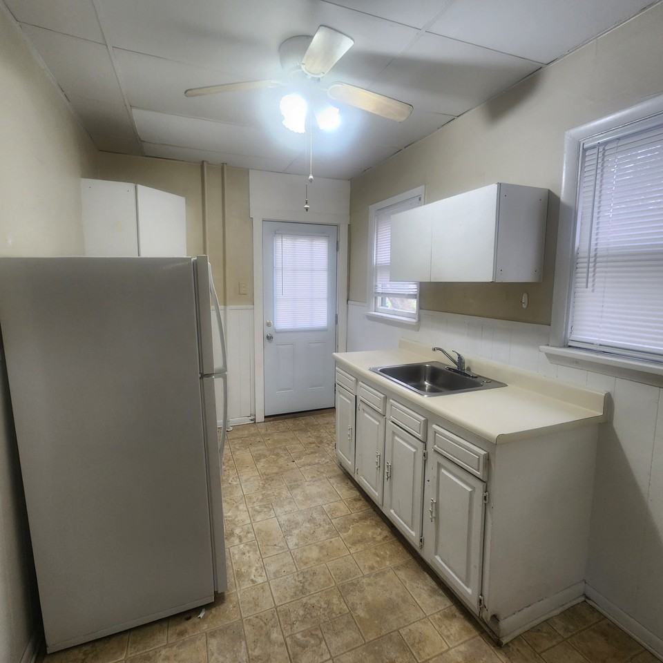 101 Crawford Ave #2 - Photo 2 of 8