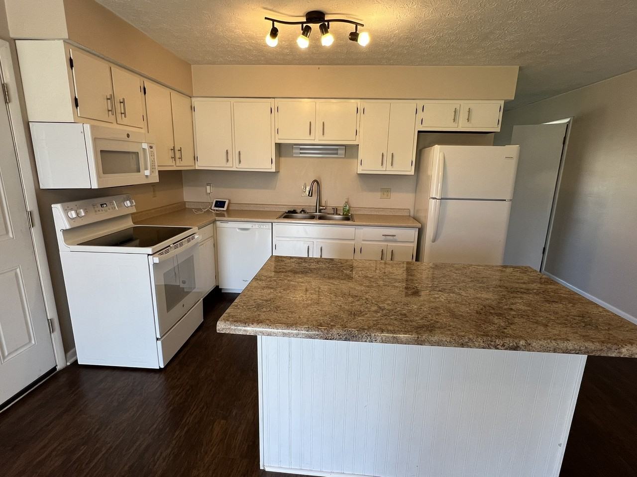 157 Hickory Ln Sw - Photo 5 of 17