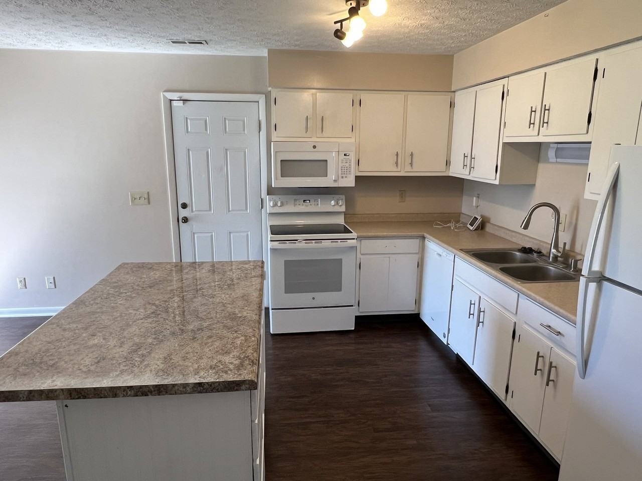 157 Hickory Ln Sw - Photo 6 of 17