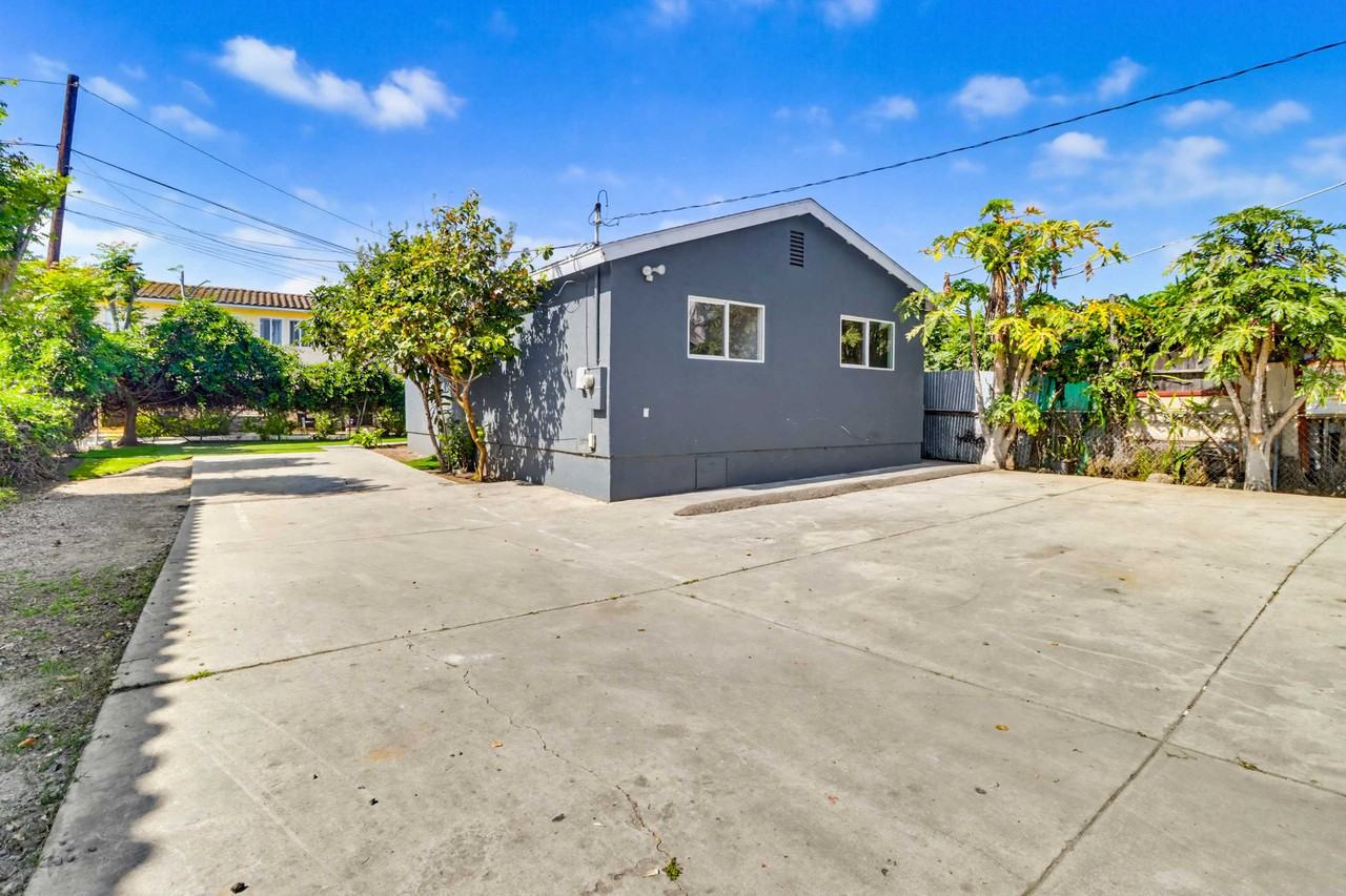 856 S Gregory St #856 - Photo 6 of 20