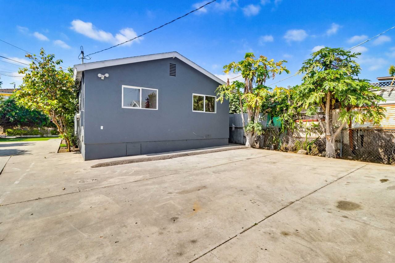 856 S Gregory St #856 - Photo 7 of 20