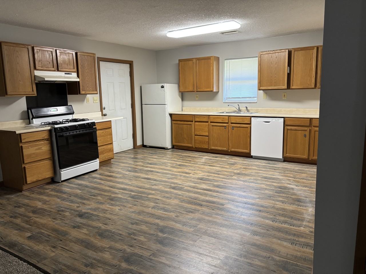 4937 N River Rd #B - Photo 3 of 13