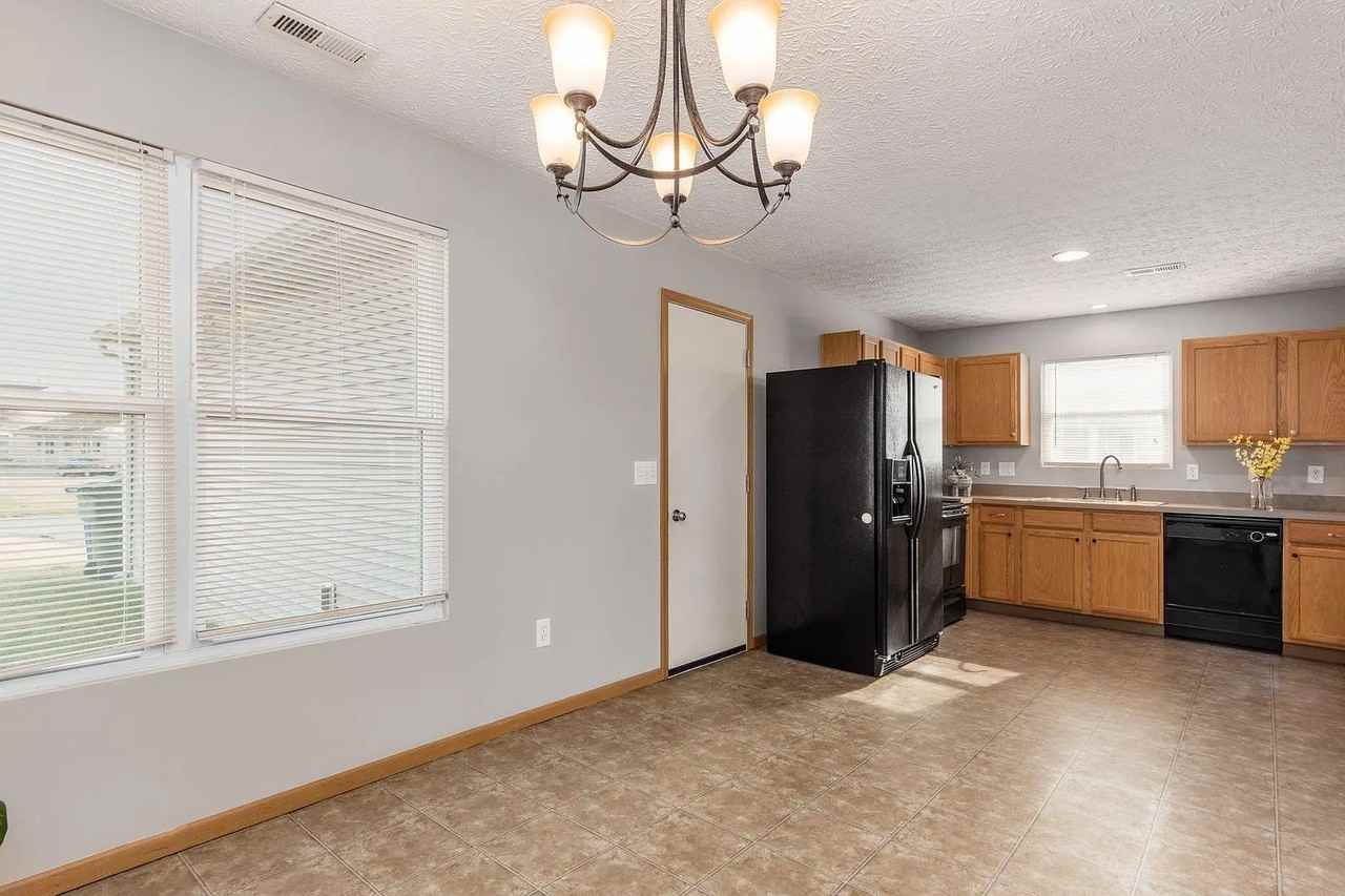 6168 Broad Stripes Ave - Photo 7 of 20