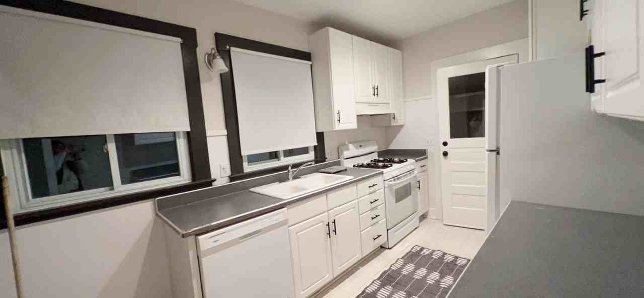 1133 Michigan Ave - Photo 4 of 9