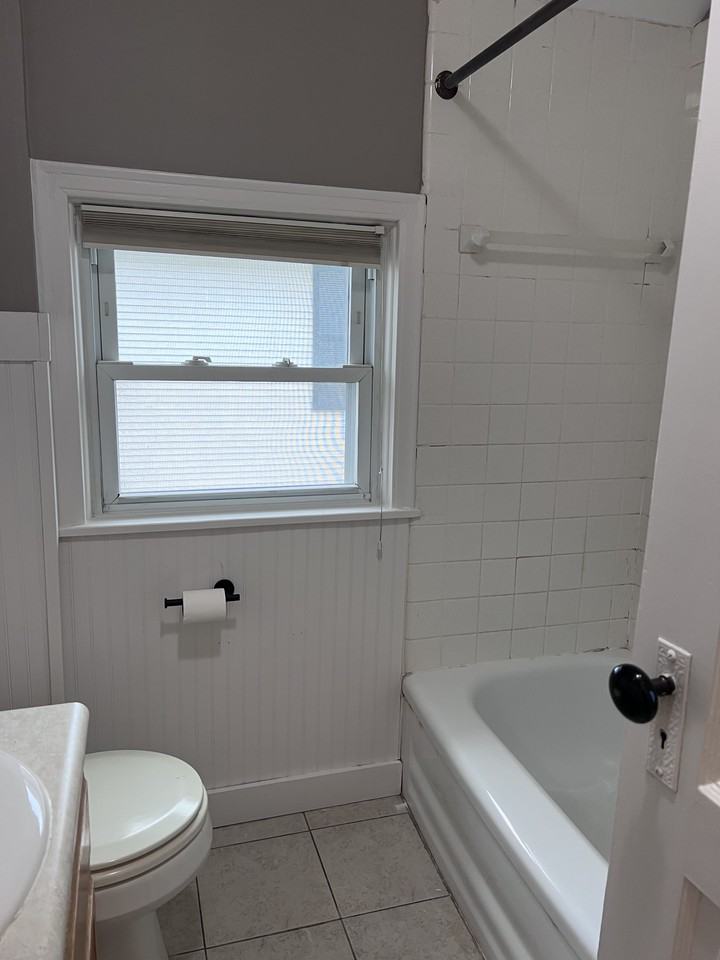 1133 Michigan Ave - Photo 6 of 9