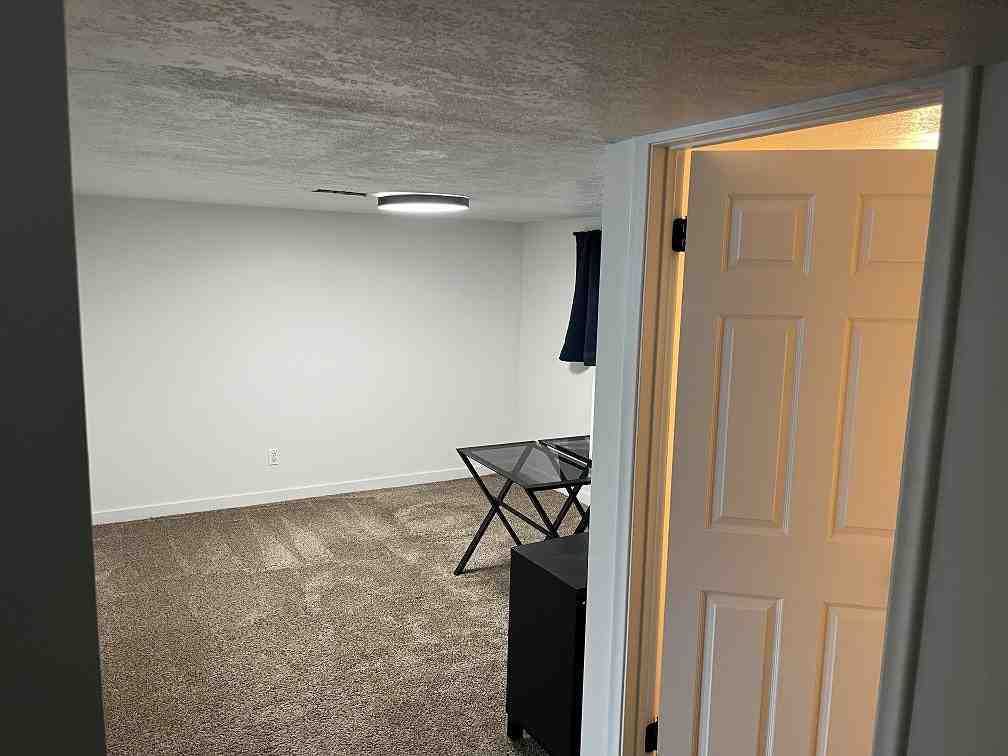 1469 Ash Dr, Unit Room 1 - Photo 2 of 5