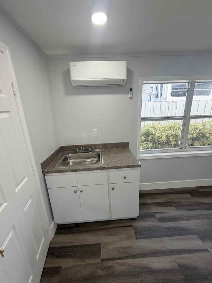 531 Ne 58th St #3 - Photo 2 of 6